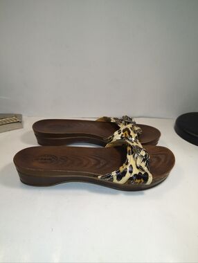 Dr Scholls Advance Comfort Series Leopard Print Faux Wood Sandals Women's sz 9.